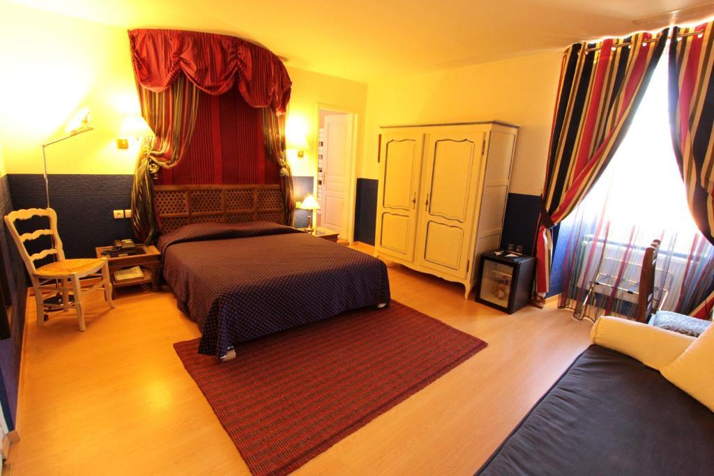 Hotel Moderne Et Pigeon Limoux Εξωτερικό φωτογραφία